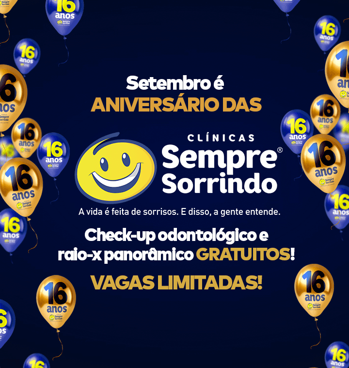 duas pessoas sorrindo.