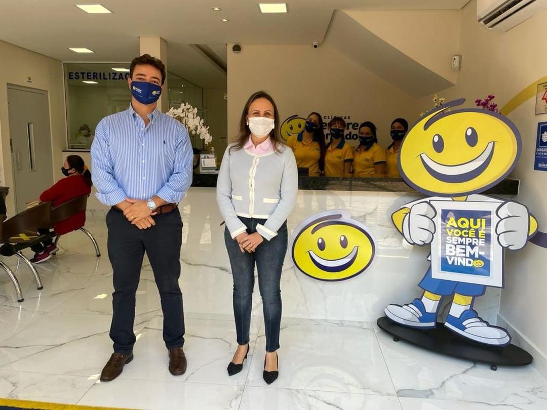 Clínica Sempre Sorrindo de Barretos recebe a visita da prefeita Paula Lemos