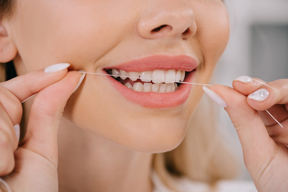 Fio dental: Qual a forma correta de usar?